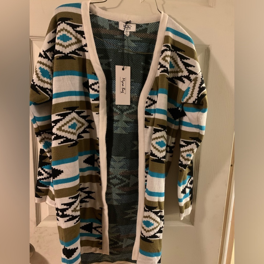 NEW WITH TAGS: Myra bag cardigan size XL but runs small